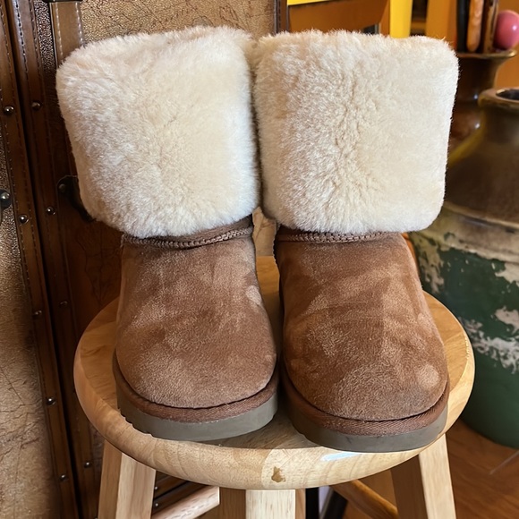 Uggs tall classic Boots - Picture 2 of 10